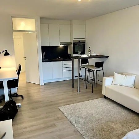 דירה Chic - Rooftop Pool & Alps View