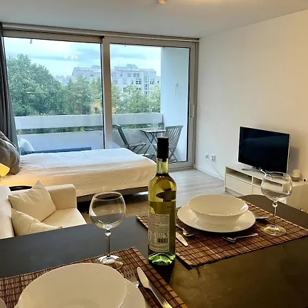 Chic - Rooftop Pool & Alps View Apartment
